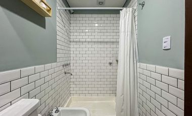 VENTA de 1 ambiente al frente con balcón y piscina