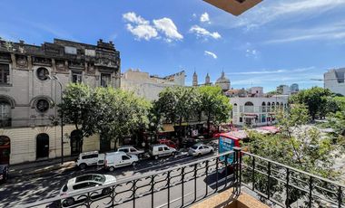 VENTA de 1 ambiente al frente con balcón y piscina