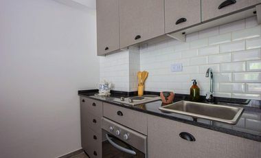 VENTA de 1 ambiente al frente con balcón y piscina