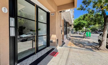 VENTA de 1 ambiente al frente con balcón y piscina