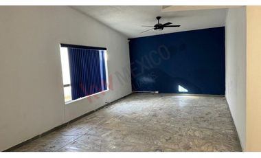 Oficina con estacionamiento. Fracc Monumental