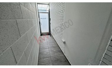 Oficina con estacionamiento. Fracc Monumental