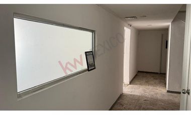 Oficina con estacionamiento. Fracc Monumental