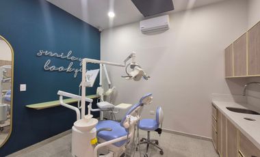 RENTA DE CONSULTORIO DENTAL EQUIPADO, LISTO PARA ESTRENAR EN PABELLÓN LAS TORRES