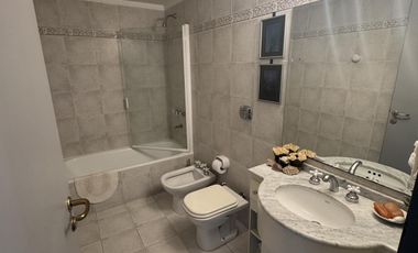 VENTA   DEPARTAMENTO 3 AMBIENTES CON COCHERA  PUERTO MADERO