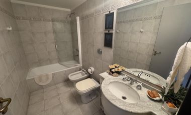 VENTA   DEPARTAMENTO 3 AMBIENTES CON COCHERA  PUERTO MADERO