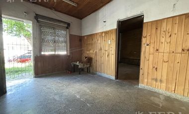 Venta de casa 3 ambientes en Villa Dominico