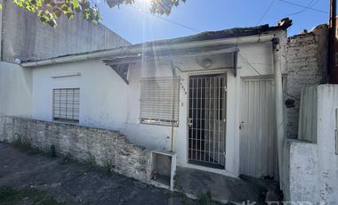 Venta de casa 3 ambientes en Villa Dominico