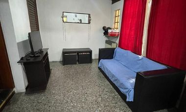 Casa en  venta con dos viviendas, lote de 8,66 x 29,69 - Wilde