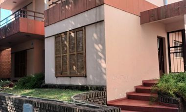 Excelente Casa Equipada para 7 pers. con gran parque - 5 Amb - Centro San Pedro