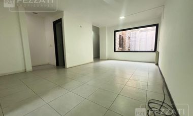 Oficina en  alquiler. Zona Güemes. Jardin, 2 privados. recepciòn. Baño