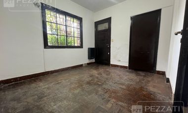 Oficina en  alquiler. Zona Güemes. Jardin, 2 privados. recepciòn. Baño