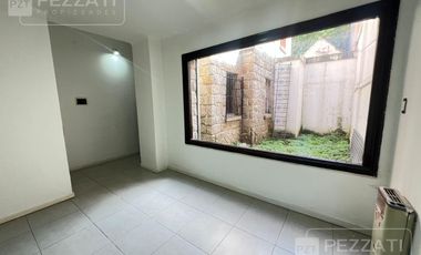 Oficina en  alquiler. Zona Güemes. Jardin, 2 privados. recepciòn. Baño