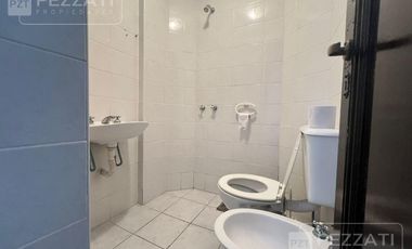 Oficina en  alquiler. Zona Güemes. Jardin, 2 privados. recepciòn. Baño