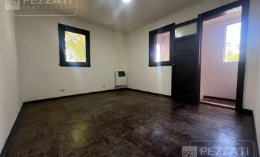 Oficina en  alquiler. Zona Güemes. Jardin, 2 privados. recepciòn. Baño