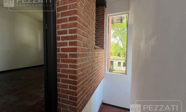 Oficina en  alquiler. Zona Güemes. Jardin, 2 privados. recepciòn. Baño
