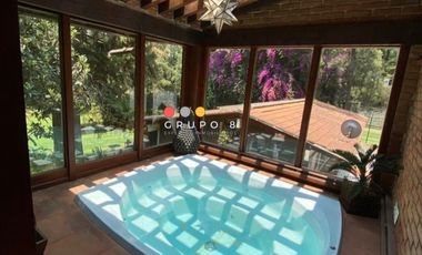 EN AVANDARO  8,000M2 CON 3 CASAS