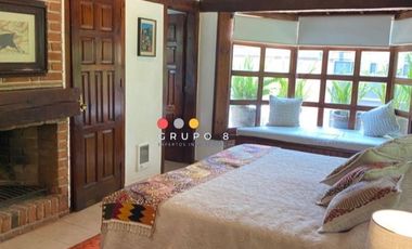 EN AVANDARO  8,000M2 CON 3 CASAS