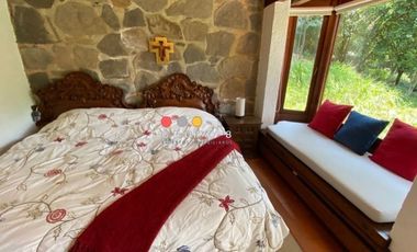 EN AVANDARO  8,000M2 CON 3 CASAS