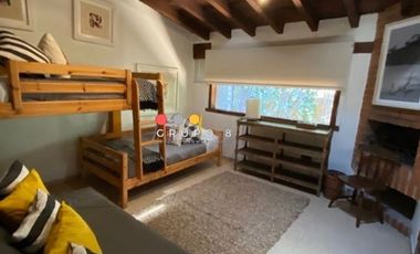 EN AVANDARO  8,000M2 CON 3 CASAS