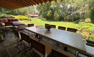 EN AVANDARO  8,000M2 CON 3 CASAS