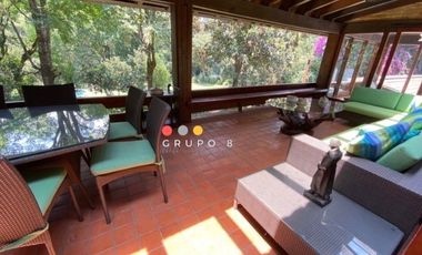 EN AVANDARO  8,000M2 CON 3 CASAS