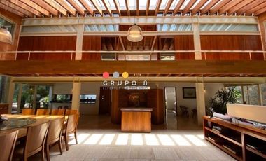 EN AVANDARO  8,000M2 CON 3 CASAS