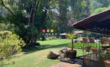 EN AVANDARO  8,000M2 CON 3 CASAS