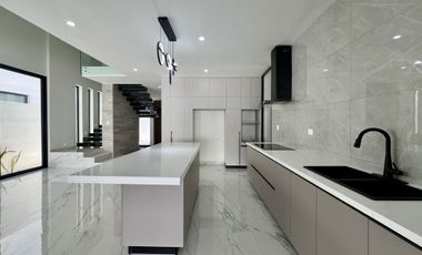 Casa en venta en privada residencial zona de Chablekal