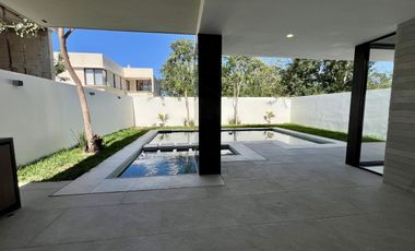 Casa en venta en privada residencial zona de Chablekal