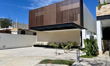 Casa en venta en privada residencial zona de Chablekal