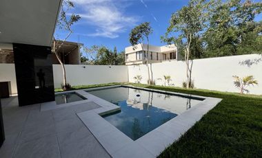 Casa en venta en privada residencial zona de Chablekal