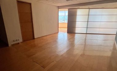 Renta oficina de 408 m² acondicionada en  Santa María, Monterrey