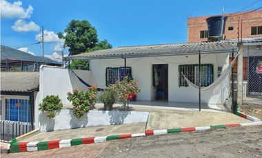 Maat vende Casa, El Mirador -Villeta 184m2 $295Millones