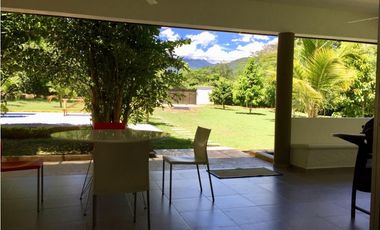 CASA FINCA ENTRE SAN JERÓNIMO Y SANTA FE DE ANTIOQUIA