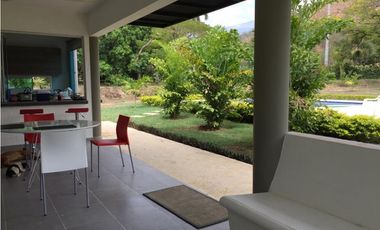 CASA FINCA ENTRE SAN JERÓNIMO Y SANTA FE DE ANTIOQUIA