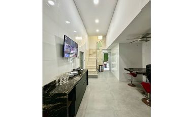ELEGANTE CASA DE 438 metros EN SECTOR EXCLUSIVO