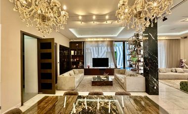 ELEGANTE CASA DE 438 metros EN SECTOR EXCLUSIVO