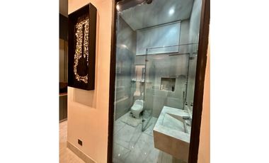 ELEGANTE CASA DE 438 metros EN SECTOR EXCLUSIVO