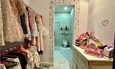 ELEGANTE CASA DE 438 metros EN SECTOR EXCLUSIVO