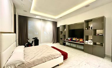 ELEGANTE CASA DE 438 metros EN SECTOR EXCLUSIVO