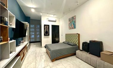 ELEGANTE CASA DE 438 metros EN SECTOR EXCLUSIVO