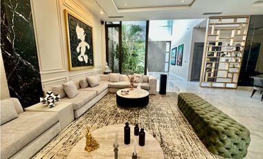 ELEGANTE CASA DE 438 metros EN SECTOR EXCLUSIVO