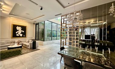 ELEGANTE CASA DE 438 metros EN SECTOR EXCLUSIVO