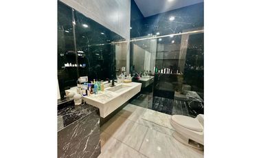 ELEGANTE CASA DE 438 metros EN SECTOR EXCLUSIVO
