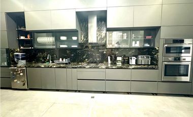 ELEGANTE CASA DE 438 metros EN SECTOR EXCLUSIVO