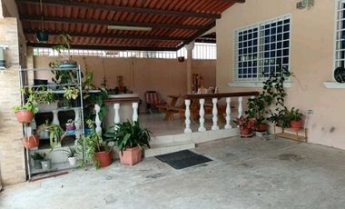 VENDO CASA EN BRISAS DEL GOLF