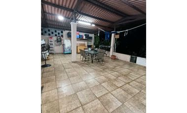 VENDO CASA EN BRISAS DEL GOLF
