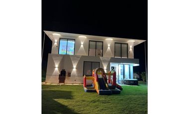 Casa campestre en venta permuta en parcelación Santa El Cerrito Valle
