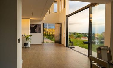 Casa campestre en venta permuta en parcelación Santa El Cerrito Valle